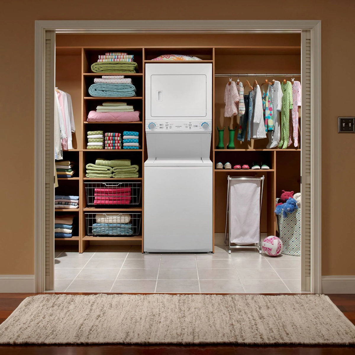 White Electric 4.5 Cu. Ft. Washer and 5.5 Cu. Ft. Dryer Laundry Centre P1937