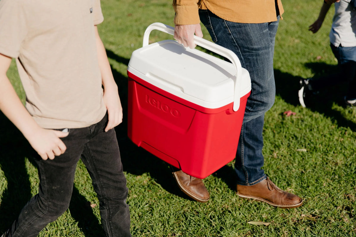 28 QT Red Ice Chest Cooler Q61374